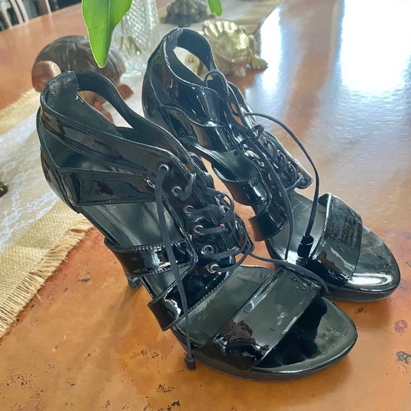 Stuart Weitzman heels size 8 - Picture 12 of 16